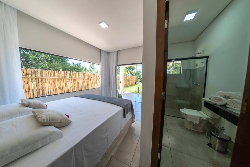 Quarto com janela para a natureza