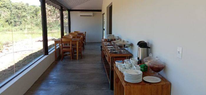 Varanda com café da manhã