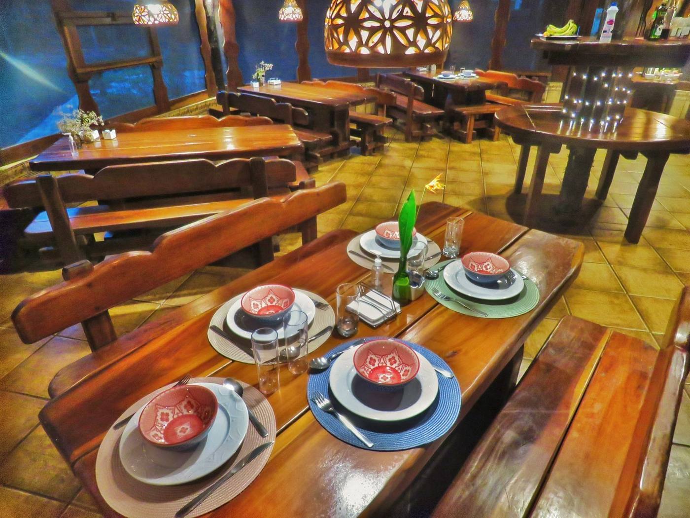 Mesa posta no restaurante
