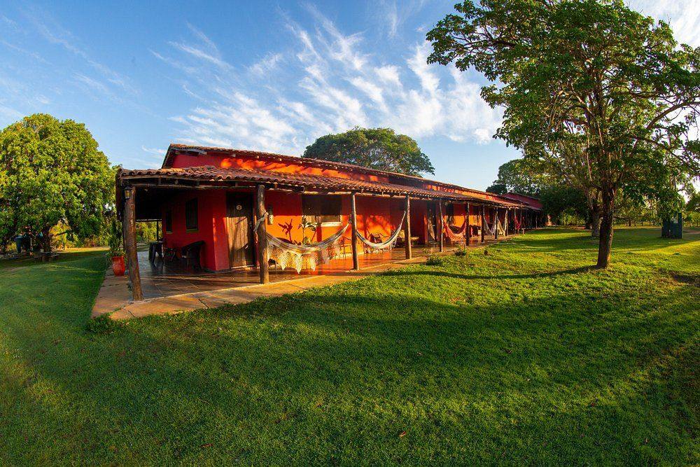 Varanda com redes e gramado