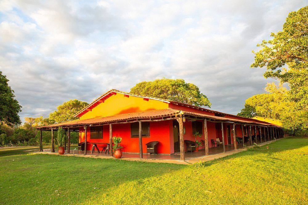 Casa principal vermelha