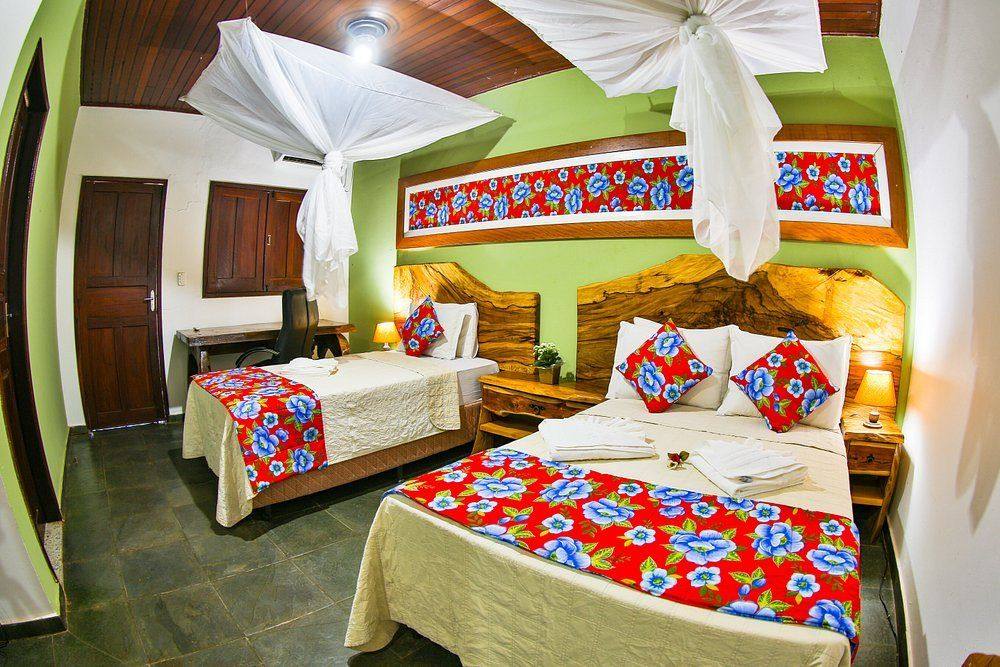 Quarto amplo com duas camas